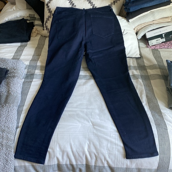 Talbots, dark blue wash, size 6 high-rise jegging ankle - Picture 3 of 4